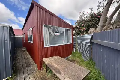 Image de 4 Beds in 2 Bedrooms Garden Chalet at the Back Garden Section of 6 Chapman Place, Rotorua