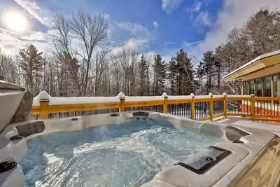 Image de Bear Paw Cabin: 3 Living Areas, Hot Tub & Chef's Kitchen 5 Mins to Pico