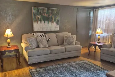 Image de 2-bedroom apartment in peaceful Youngwood with fenced in backyard-Pet Friendly