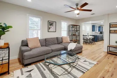 Image de Free Parking, East Austin, 2 br - Bungalow