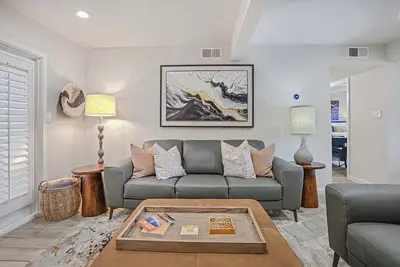 Image de 🌿 Tarrytown Condo Near Downtown + Lady Bird Lake | Tarrytown Comfort 🌵
