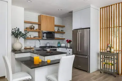 Image de 💎Great West Lake Location | Pet Friendly | Private Patio | The Gem💎