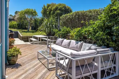 Casa Sol – Central Oneroa Retreat