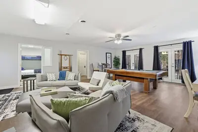 Image de The Divine Cottage: Woodsy Hideaway!