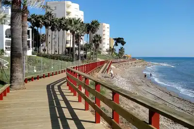 Image de Beach and Forest Shelter