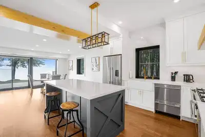 Image de Luxury Lakefront Cottage | Sunset Views & Dock