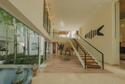 Image de Modern luxury with outdoor movie theater and chef service