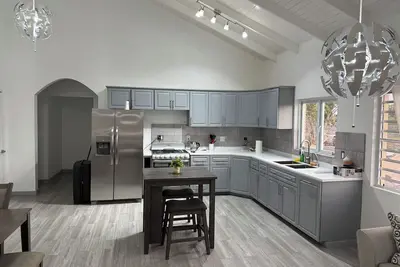 Image de 3bdr/3ba Retreat Near Airport – with Washer & Dryer