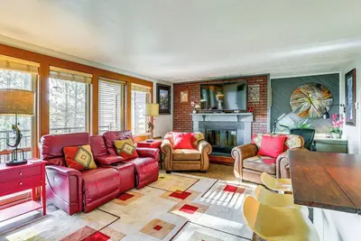 Image de Hike, Swim & Ski! Condo w/ Resort Perks in Bend