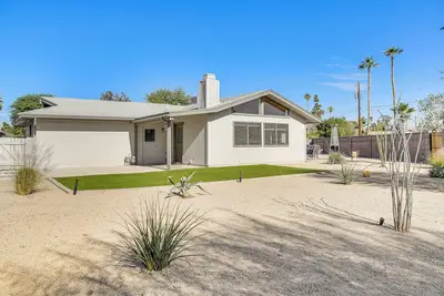 Image de 2 Mi to Asu: Spacious Family Home w/ Patio!