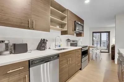 Image de Dt Cleveland 1br 1Bath Walking Distance to Stadiums & East 4th Str. Rooftop View