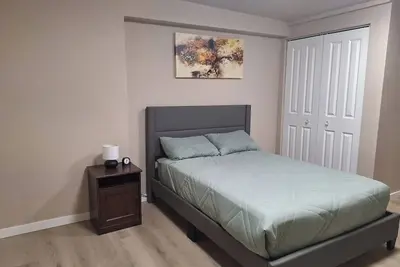 Image de 2CozyBedrooms In Newly Finished Basement with Private entrance.