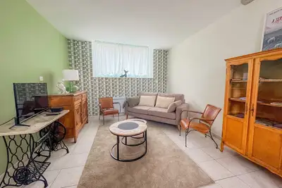 Image de Appartement rénové au cœur de Pont-l’Abbé – vue sur la rivière et proximité de l’océan