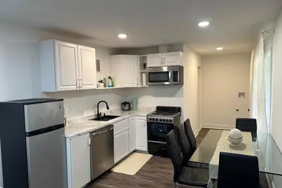 Image de Cozy 2br Basement Apartment with private entry in charming Silver Spring with Ac