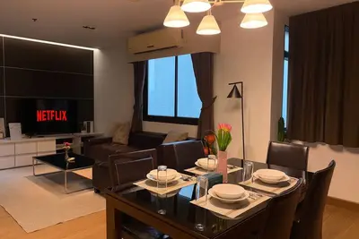 Image de 16f Great View 120sqm 2br 2ba 3 min to Nana Bts