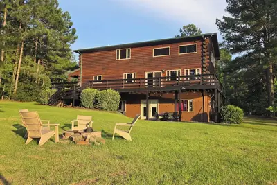 Image de *New* Lakeside Cabin Retreat Minutes from Pinehurst