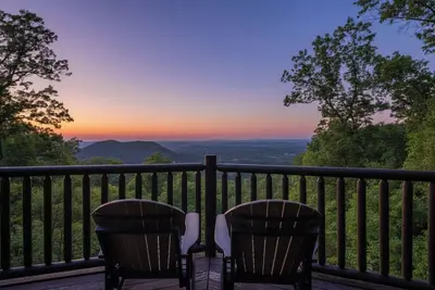 Image de Peekin'Over Pigeon Forge 3 bedroom, 3 bath cabin