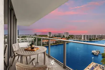Image de Luxury 2br Apt w/ Stunning Views | Amazing Pool