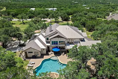 Image de Private Resort w/ Pool & Spa, Theater Room, Outdoor Kitchen & Game Spaces