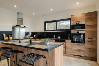 Image de Villa moderne avec bain à remous