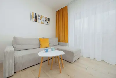 Image de Marynin 33 Warszawa | Green Apartment with Parking, Bathtub and Desk for Remote Work