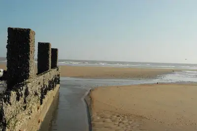 Image de Detached bungalow on private estate mins walk to beach  no main roads to cross