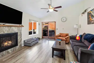 Image de Pet-Friendly Rifle Retreat — Cozy & Modern