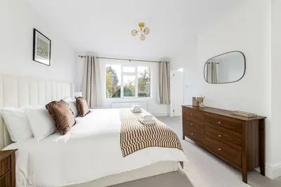 Image de Résidence-en Ville-Sdb privée avec baignoire et douche-Vue sur Jardin