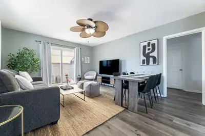 Hawthorne Haven: Spacious 4br Retreat!