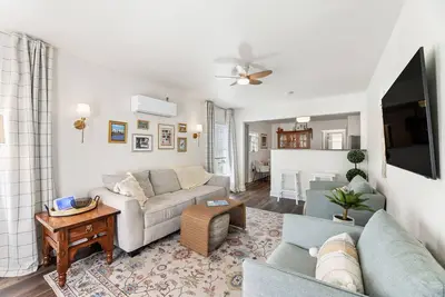 Image de Walk to Bishop Ave! The Bishop Bungalow!