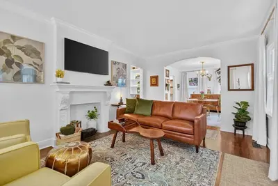 Woodward Place - Close to Everything!