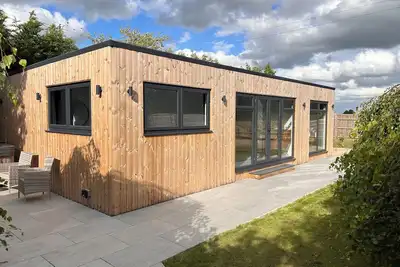 Image de Modern lodge with hot tub in the heart of Kent-sleeps 6-8