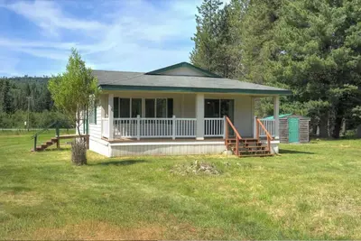 Image de 11-Acre Smart Retreat • Mountain Views • Trails • 20 Min to Sandpoint & Skiing