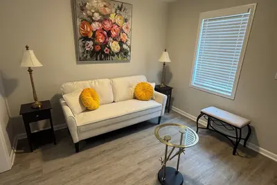 Image de 2 Bedroom, 1. 5 bath near airport. 10 minutes to Camp Creek Parkway and Downtown.