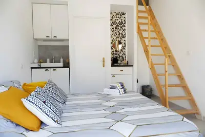 Image de Chambre d’hôtes « Chambre Famille » avec piscine partagée, terrasse et climatisation