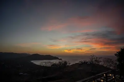 Image de Oceanview Rooftop/Cozy studio with designated working area