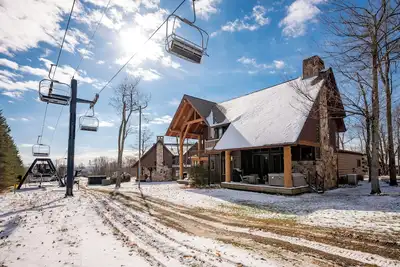 Image de New! Ski In/Ski Out Home w/ Hot Tub & Fireplace