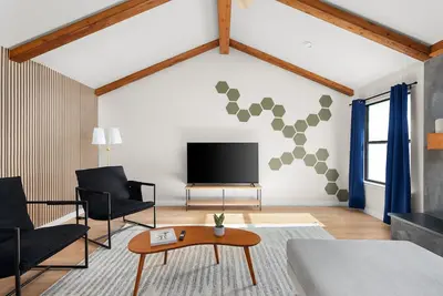 Image de Luxe 5br w/ New Pool, Hot Tub & Game Room