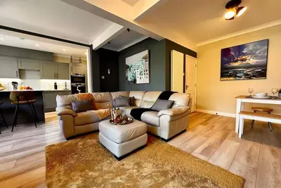 Image de Stunning 3-Bed Home - 5 mins 2 Beach +Free Parking