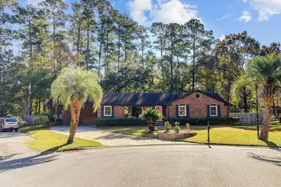 Image de 4 bedroom house in Summerville perfect for family, business, group bookings!