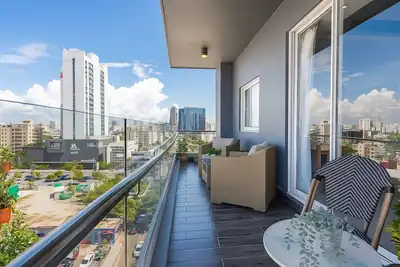 Image de Stylish, Upscale City Center Condo, Pool & Gym