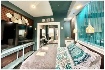 Image de Private guest unit with separate entrance.