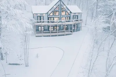 Image de The Perch - Chalet in Massanutten - Mountain Views•Hot Tub•Game Room•Theater•Gym