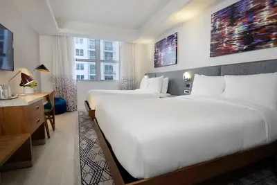 Image de Circ Hotel Studio w/ Balcony • 2 Queen Beds