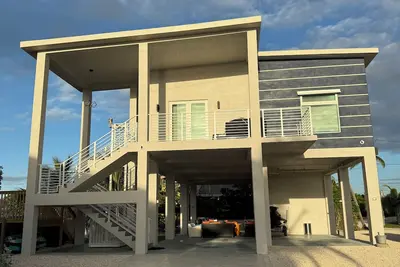Image de The Octopus house is a new fabulous water front home in Marathon / Conch Key Fl