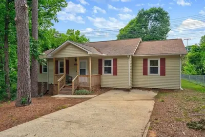 Cozy 3 Bedrooms | Big Yard | Peaceful