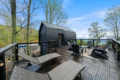 Image de Bluebird Escape| Rooftop Deck, Cozy, Insane Views!