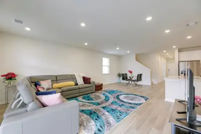 Image de Buda Business-Ready House: Office, Home Gym & Yard