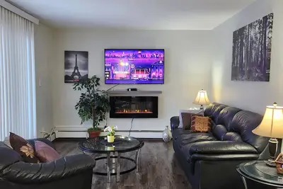 Image de Stylish Two Bedroom/One Bathroom in Red Deer's desirable community of West Park.