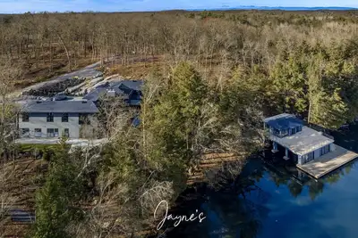 Exquisite 6 bed 8 bath on Lake Rosseau